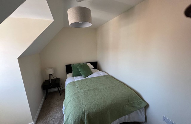 Spacious 5BRM Townhouse – Ideal for Contractors, Corporate Stays & Family Visits