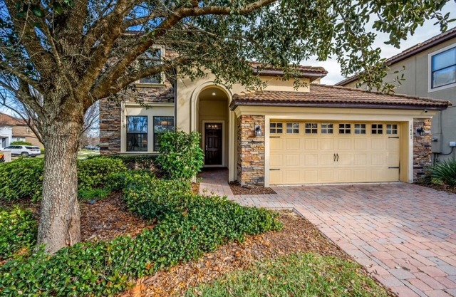 Spacious 6-Bed/6-Bath House with Golf Course Access Only 20 min from Disney!
