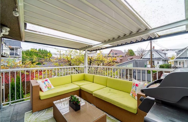 Spacious 6-Bedroom, 2.5-Bath Home Near Downtown w/ 4 Parking Spots and A/C