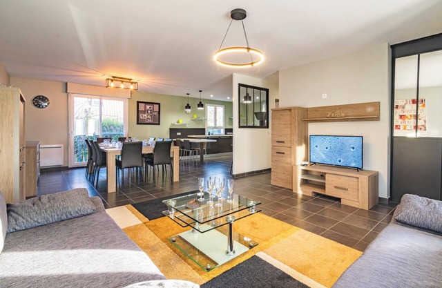 Spacious 6-bedroom house, Reims Cormontreuil
