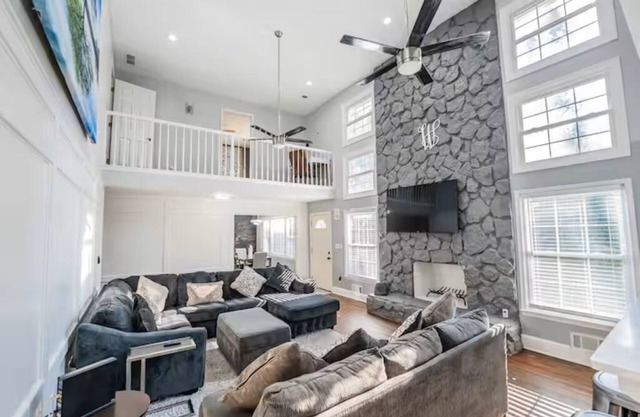 Spacious 6-bedroom house with Fire Pit, and Game room in enchanting Riverdale