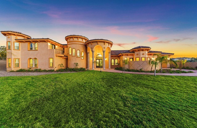 Spacious 6-bedroom house in beautiful Riverside Mansion