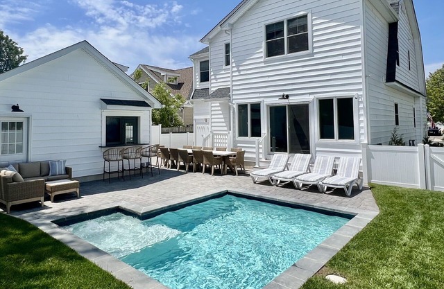 Spacious 6-bedroom house in charming Cape May with Pool & Great Location