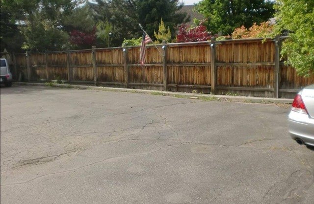 Spacious 6-bedroom house with WiFi and AC in amazing Holladay