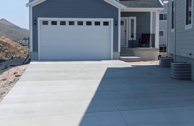 Spacious 6-bedroom home with Ideal Beach access in Garden City.