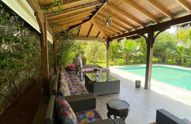 Spacious 6-bedroom villa in delightful Kenitra with AC, fitness room, WiFi