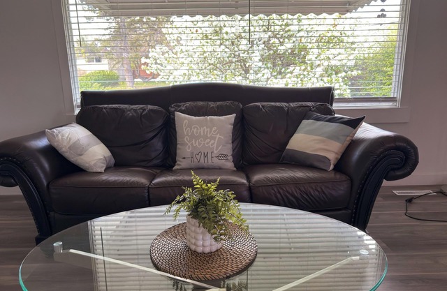 Spacious 6BR and 2BA in Varsity – Walk to U of Calgary