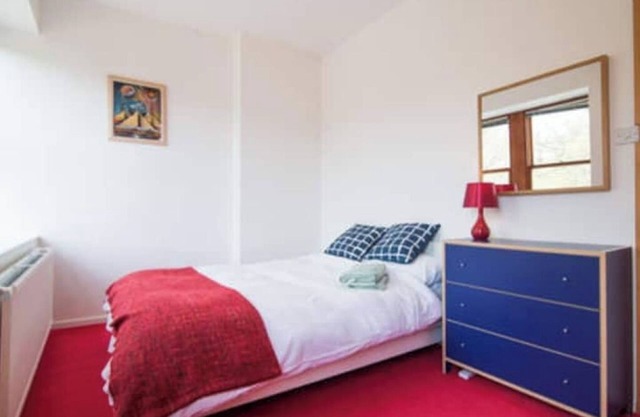 Spacious 7 Bed House Sleeps 6 - Perfect Retreat