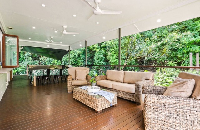 Spacious 7-Bedroom Queenslander Retreat | Privacy, Comfort & Bushland Serenity
