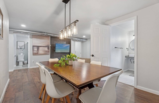 Spacious 7BR | Near Tinker AFB | Pool Table & Parking #EC
