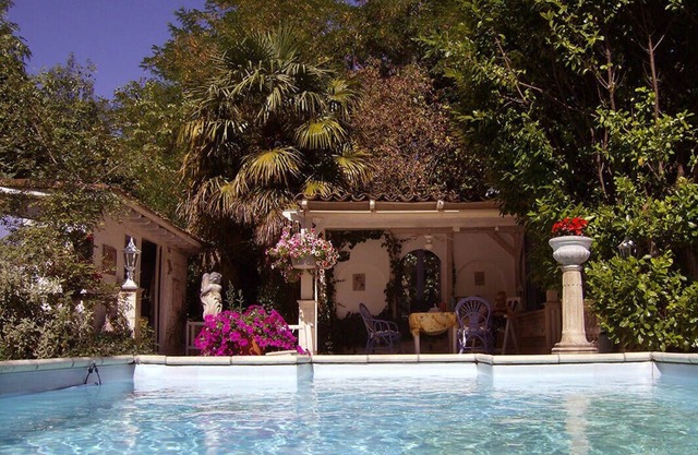 Spacious 8-bedroom country house in Villepinte with private pool and parking