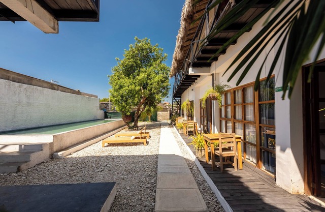 Spacious 8-bedroom villa in welcoming Bocachica