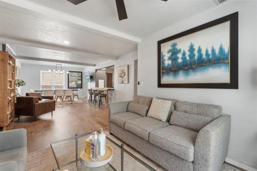 Spacious 8 Bedrooms Retreat Pool Table #08