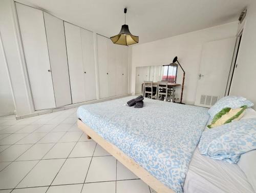 Spacious 80m2 Apartment - 8th Floor, Free Parking, Sleeps 5