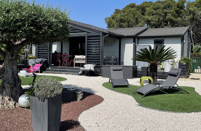 Spacious, air-conditioned cottage, exceptional view of the Etang de Thau, the sea 😎