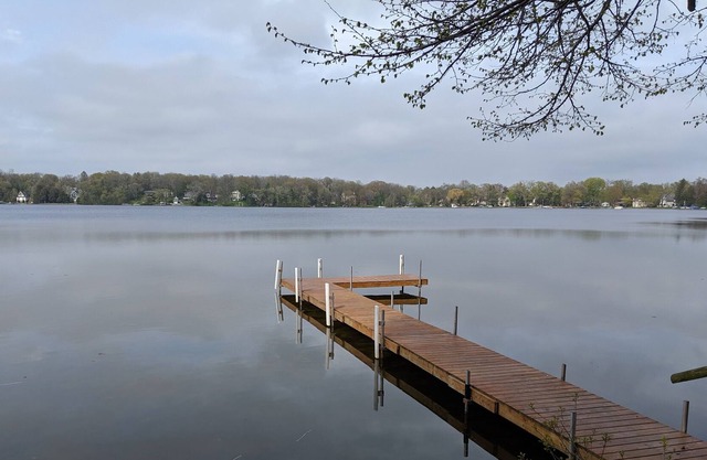 Spacious All Season Lake Front Retreat