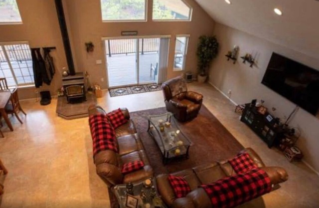 Spacious and beautiful 3-bedroom house in Crescent's gorgeous Two Rivers North