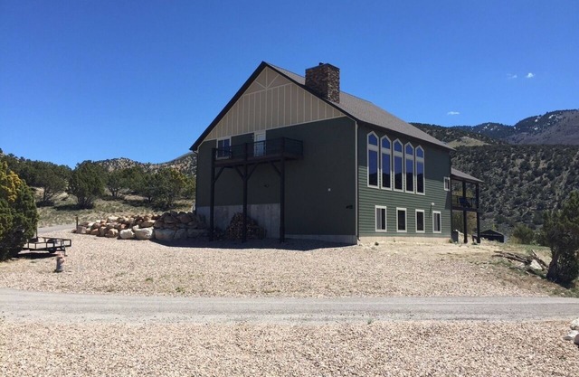 Amplio y hermoso 5400 sq. Ft. Cabaña ubicada cerca del Parque Estatal de Palisade.