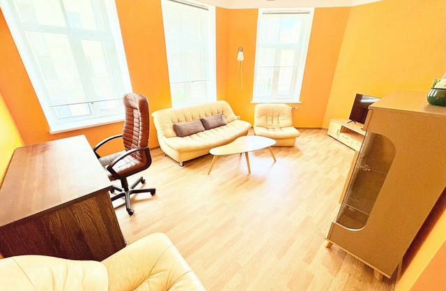 Spacious and Bright Apartment w/ Free Parking and Self-Check-In