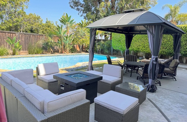 Cerca de la playa y del hipódromo de Del Mar Amplio hogar completamente remodelado de Encinitas