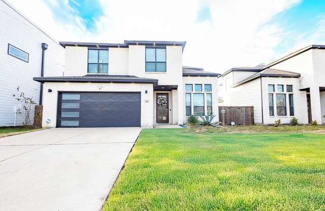Spacious and cozy 4-bedroom house with WiFi and AC in phenomenal Dallas