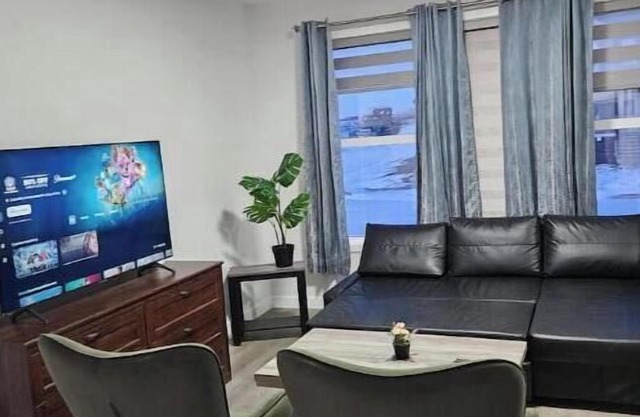 Spacious and cozy home, self check in
