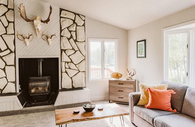 Spacious and Cozy Home in Palmer. Mountains Views - 1.5 mi from downtown Palmer