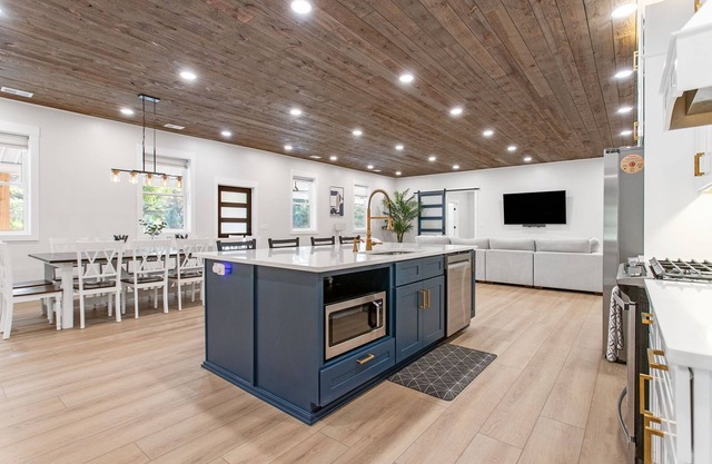 Spacious and elegant barndominium in Howard City.