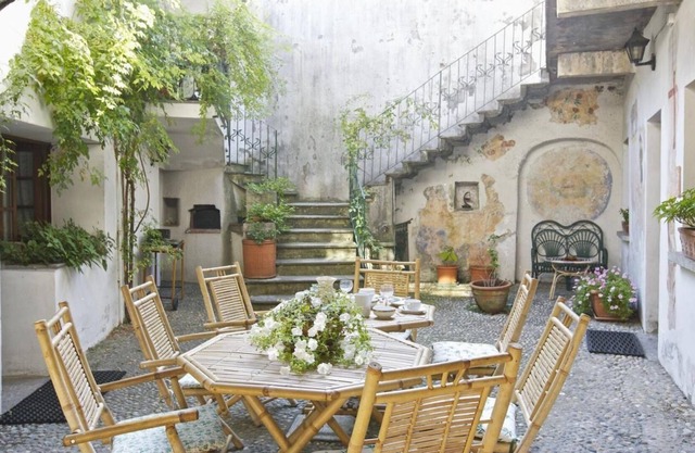 Casa amplia y excepcional de seis habitaciones con un precioso patio