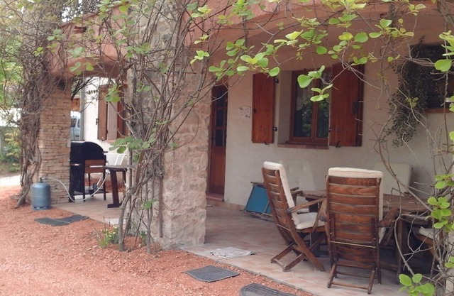 amplio y fresco apartamento domisilado en una zona tranquila con acceso directo al lago