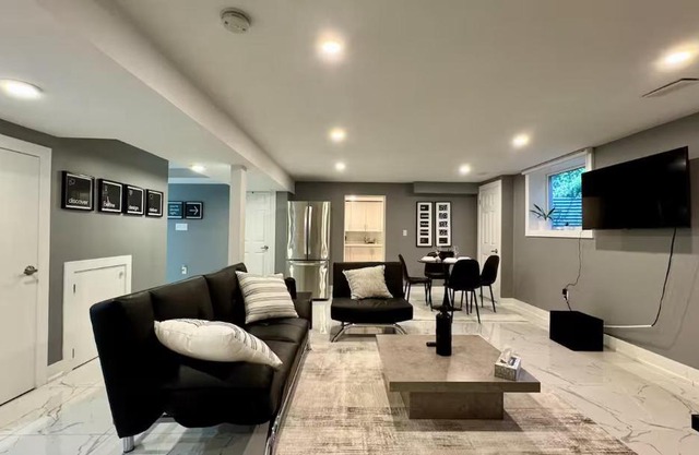 Spacious and Luxurious 2BR Suite with Huge Windows