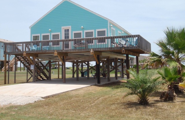 Espaciosa y abierta casa de playa recién remodelada, alquilamos carros de golf !!