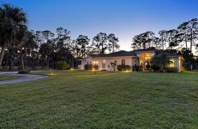 Spacious and Private Pool Home- Pet Friendly