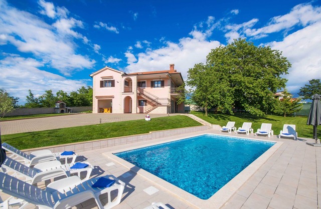 Espaciosa y privada villa de la piscina, Wifi, vallado