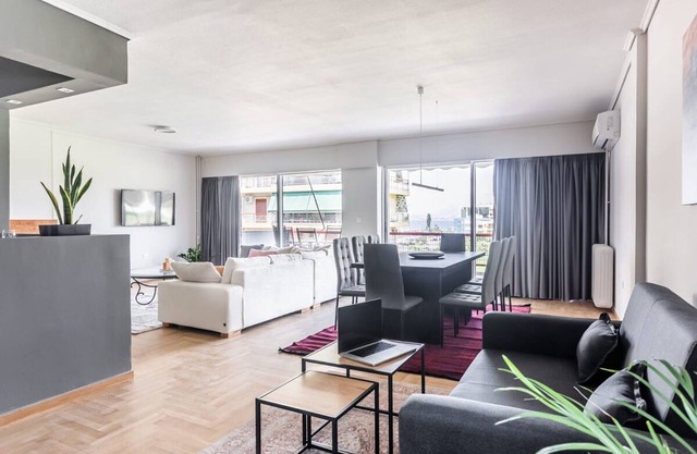 Spacious and Sunlit Seaside Flat