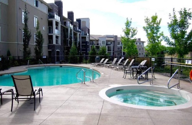Spacious and Upgraded Suite at Pinnacle Pointe #2204