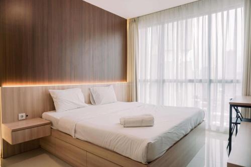Spacious and Warm 2BR at Ciputra World 2 Apartment By Travelio