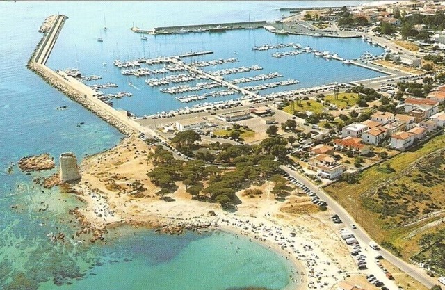 Villa espaciosa y bien equipada, a pocos pasos de la playa de arena.