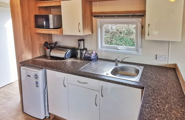 3 bedroom accommodation in Cross Inn, Nr New Quay