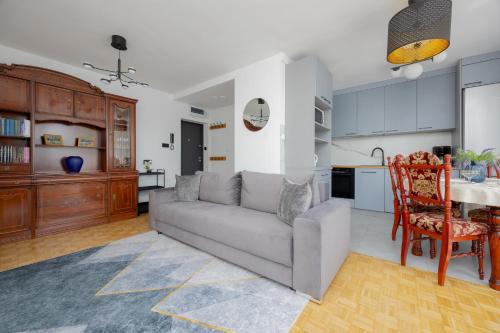 Spacious Apartment Close to Warsaw for 5 people by Noclegi Renters