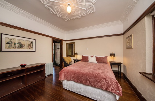 Spacious apartment, garden terrace, minutes to beach, pet friendly