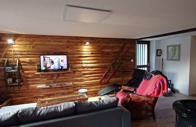 Spacious apartment, close to skiing and nature !