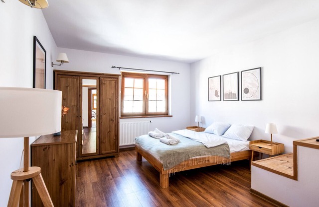 Spacious apartment for 8 people 5 minutes from the beach