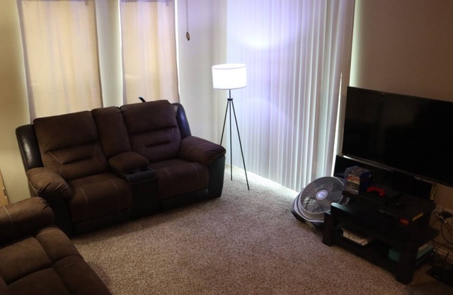 Spacious apartment in a peaceful area of Southwest Fort Worth Book Now!!
