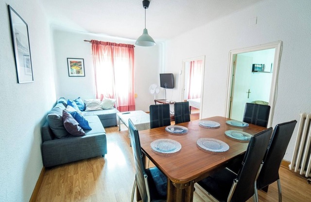 Spacious apartment in Chamberí by beBalmy