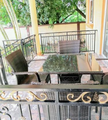 Spacious apartment in Flic en Flac, 115 m², mountain view