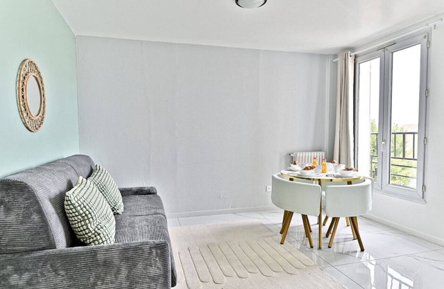 Spacious apartment in the Paris suburbs