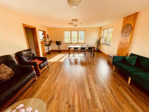 Spacious apartment near Dingle