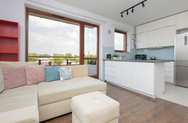 Spacious Apartment + Parking by Renters