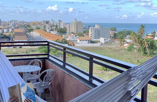 Amplio apartamento, suite y más dormitorios bien ubicados con vistas al mar.